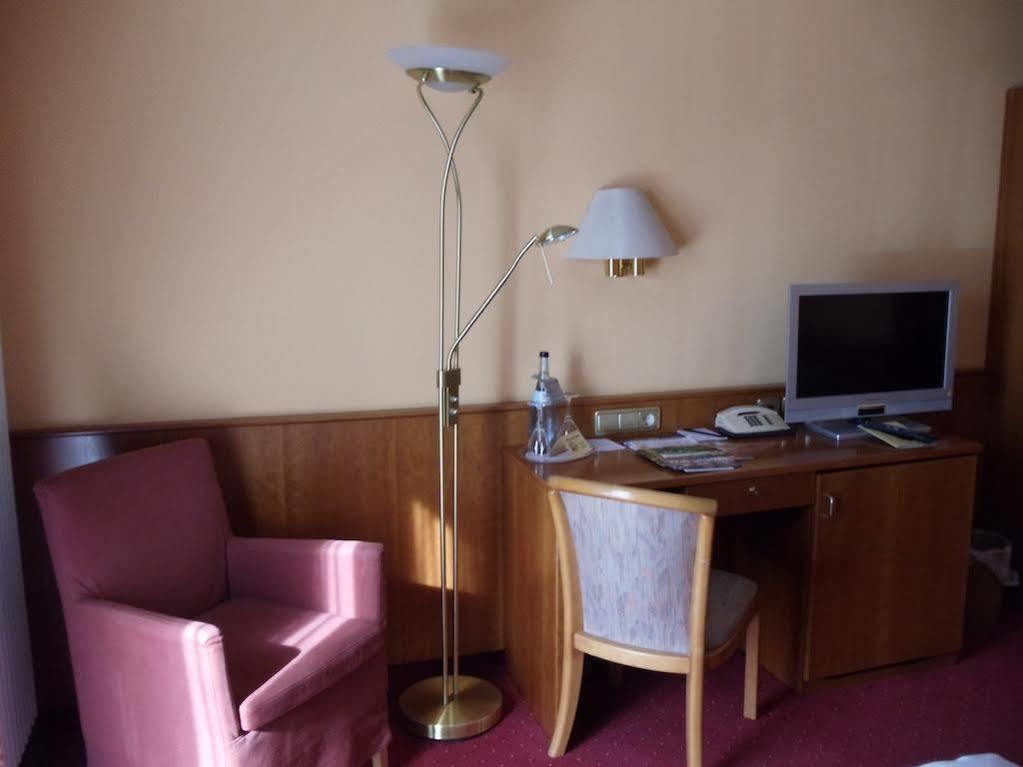 Auszeit Am Park Hotel บาดเดือร์คไฮม์ ภายนอก รูปภาพ